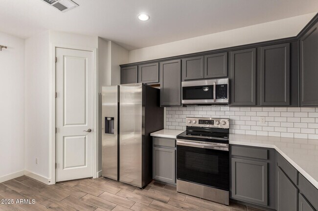 Building Photo - 5524 S Dillon Cir