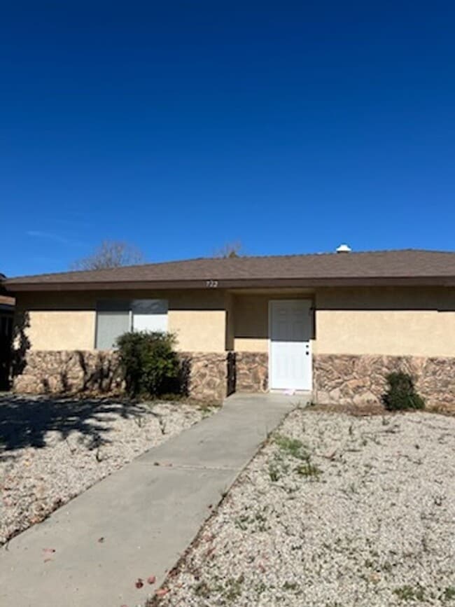 Building Photo - 722