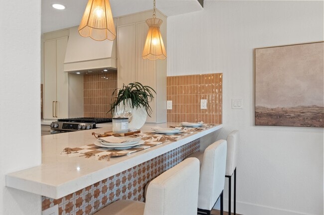 Building Photo - 6803 El Fuerte St