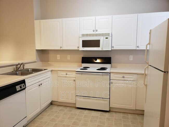 Building Photo - 6010 Dick Pond Rd