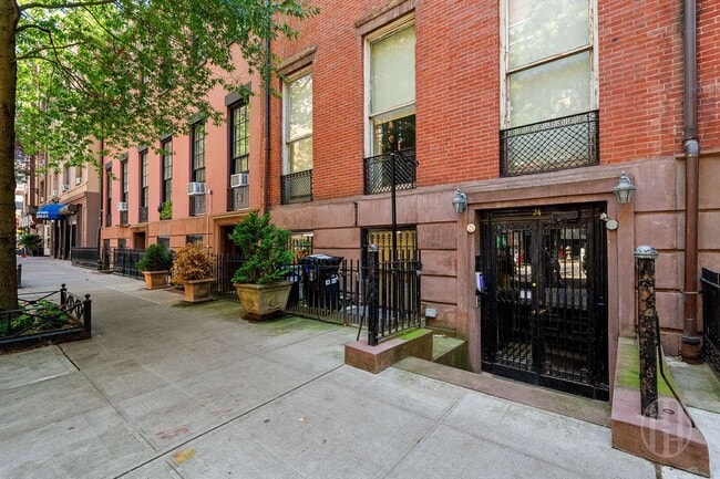 Building Photo - 24 E 11th St