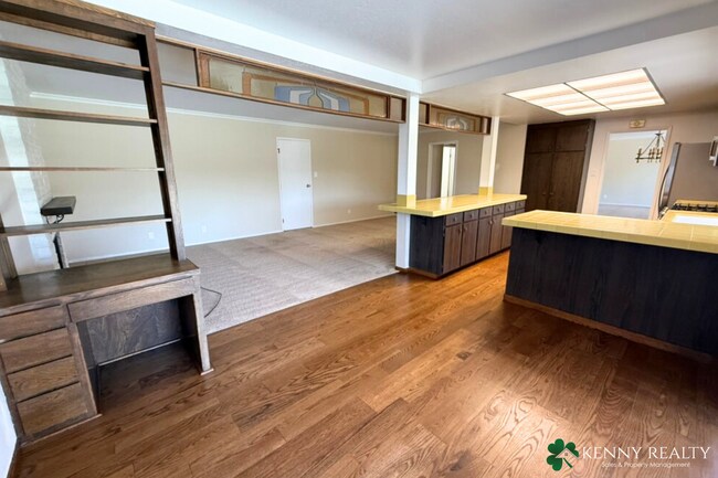 Building Photo - Large Updated 5 Bedroom Home in San Mateo ...