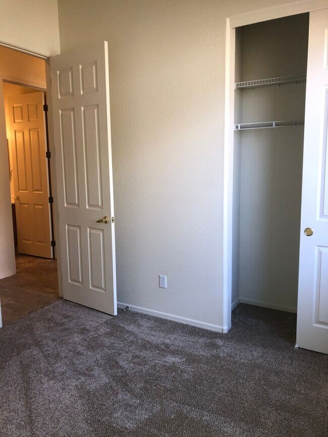 Building Photo - 5301 N Bremont Way