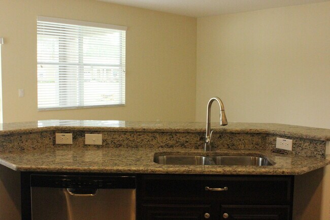 Building Photo - FOUR BEDROOM HOME FOR RENT IN INDEPENDENCE