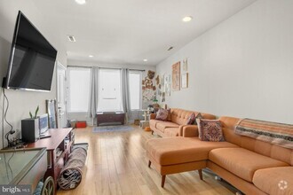 Building Photo - 2426 Frankford Ave