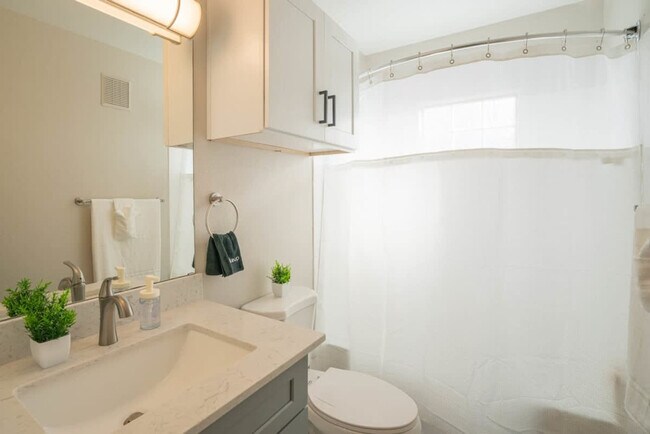 Building Photo - 10 W Minnezona Ave