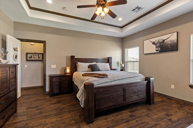 Building Photo - 8398 SW Sun Valley Dr