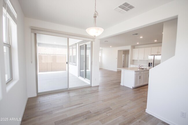 Building Photo - 21326 W Roanoke Ave