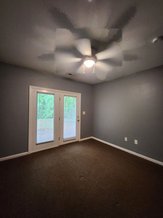 Building Photo - Cute duplex in Belmont-