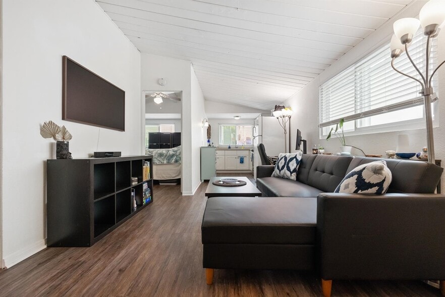 Building Photo - 4305-7 Temecula St