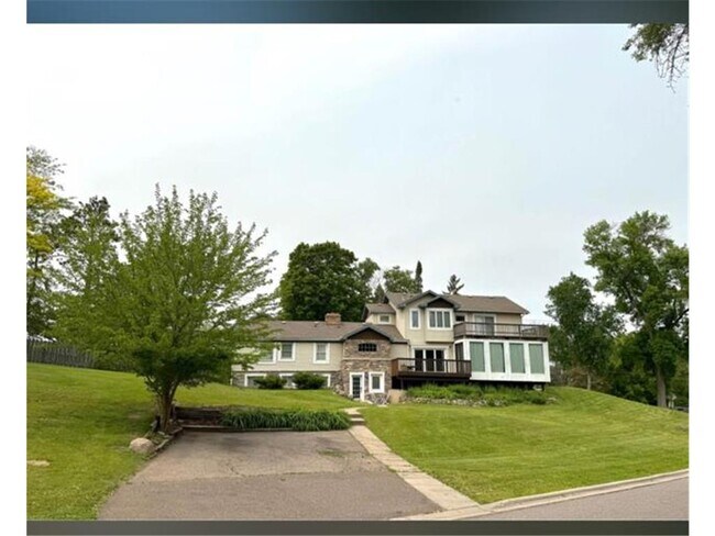 Building Photo - 190 Gleason Lake Rd