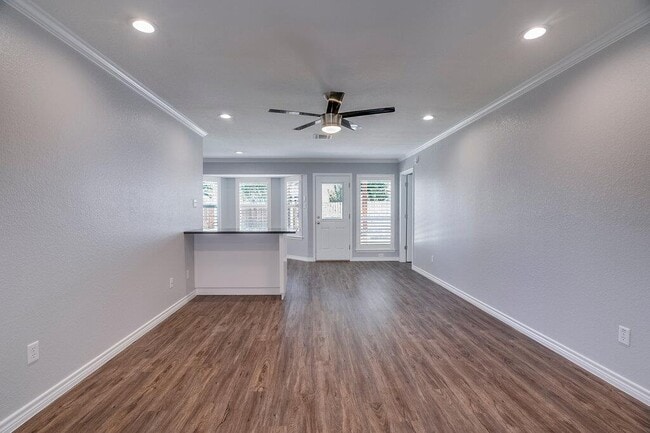 Building Photo - 226 Claris Ln