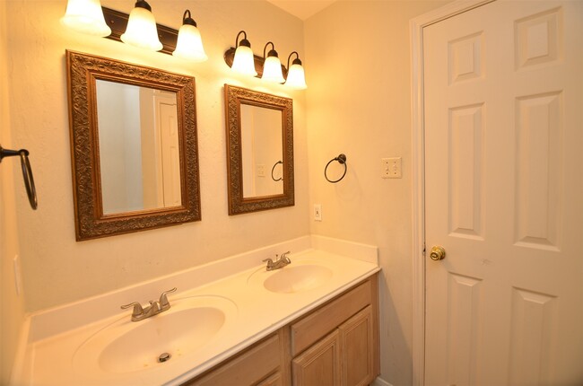 Building Photo - 1103 Ivyvine Ct