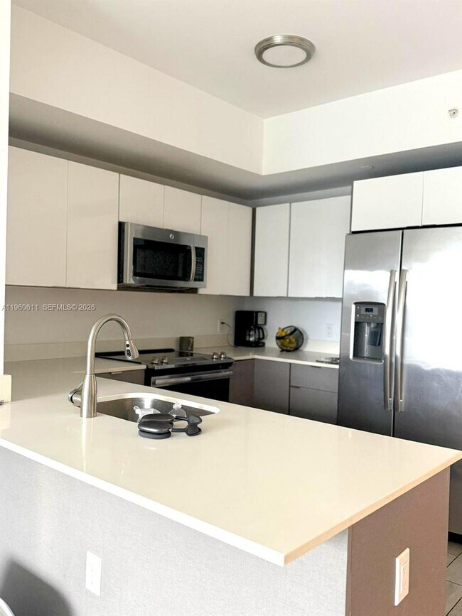 Building Photo - 321 NE 26th St