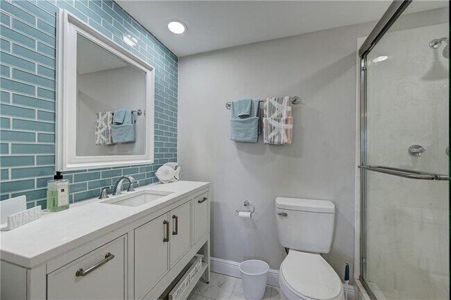 Building Photo - 4629 Poinciana St