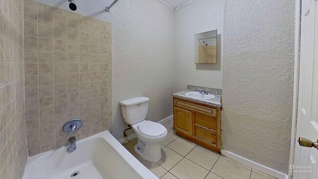 Building Photo - 5-Bedroom Home in Springfield!