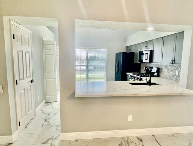 Building Photo - Ventura Luxury