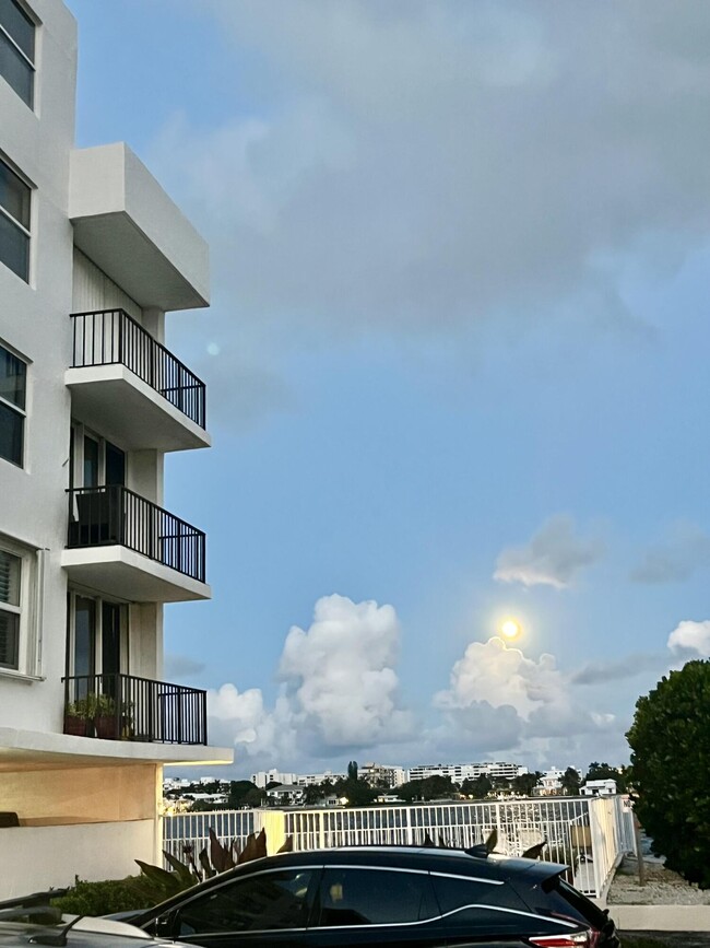 Building Photo - 301 Croton Ave