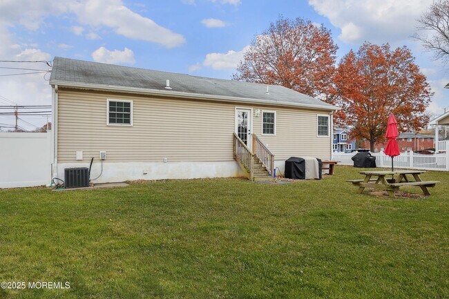 Building Photo - 58 Richardson Ave