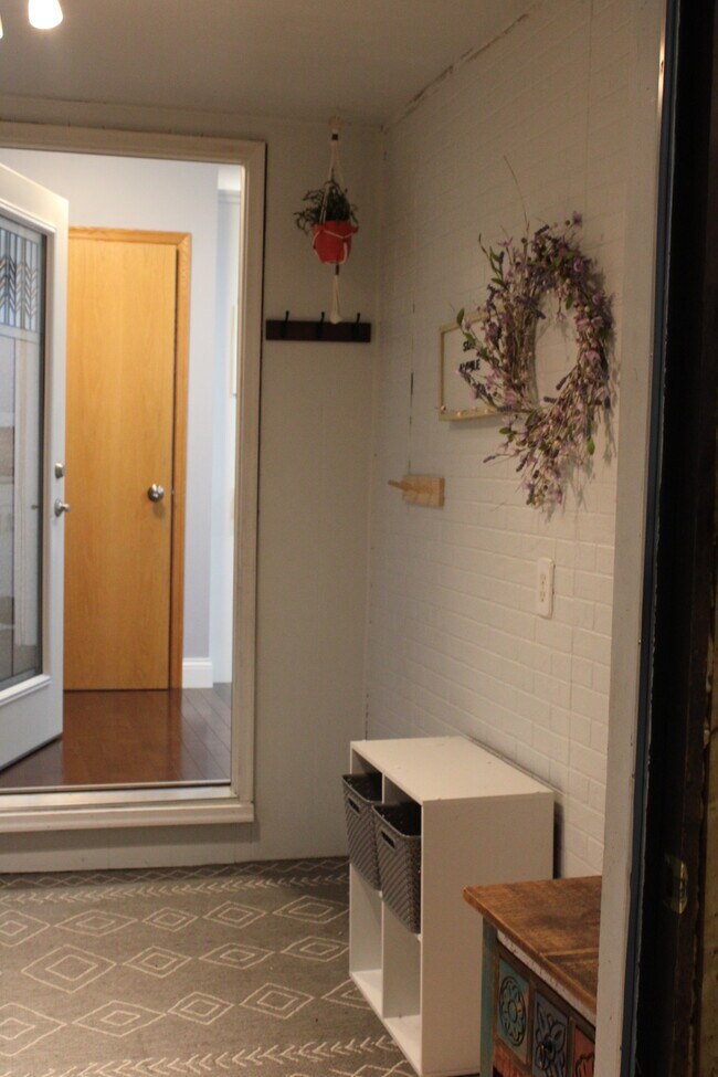 Building Photo - 5039 W Clayton Rd