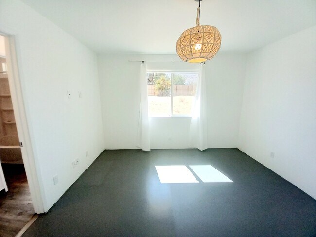 Building Photo - Fantastic Rental Opportunity in South Joshua Tree!
