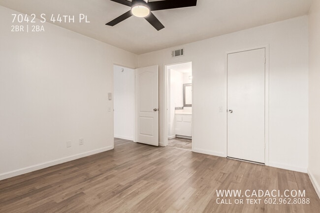 Building Photo - 7042 S 44th Pl