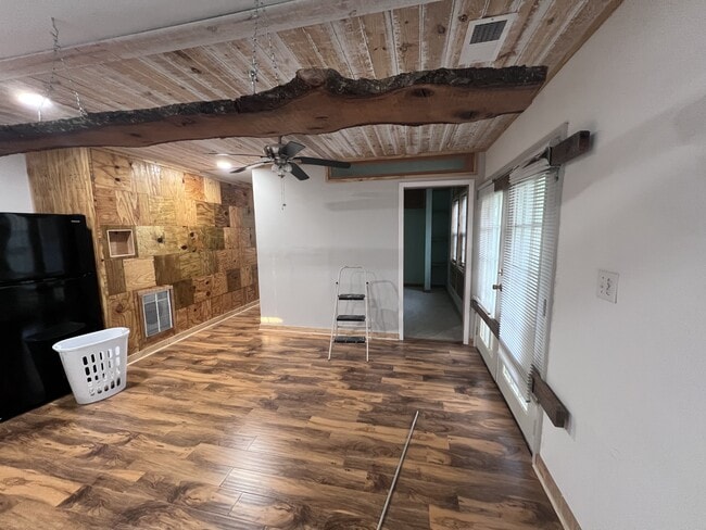 Building Photo - 2040 Cambridge Ave