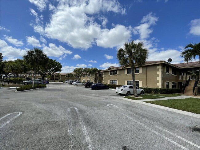 Building Photo - 2642 Riverside Dr