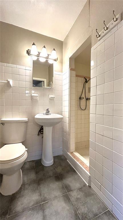 Building Photo - 821 NE 8th Ave