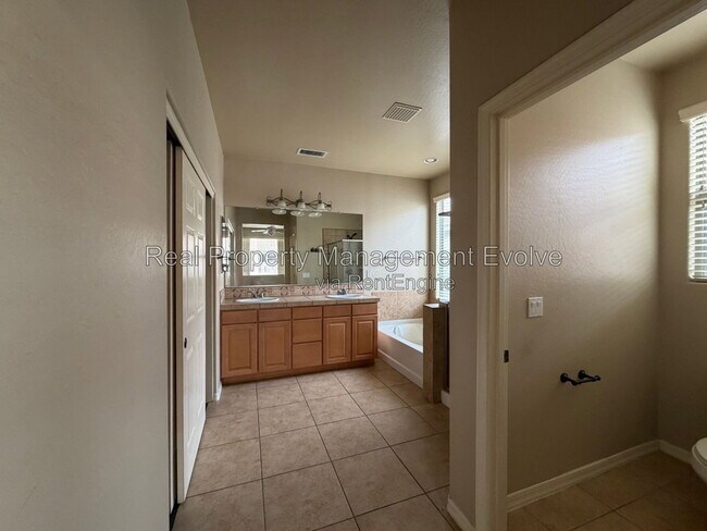 Building Photo - 5640 W Kowalsky Ln