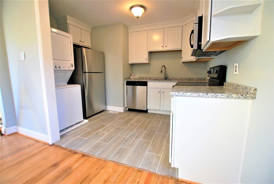 Building Photo - 2416 Irisdale Ave