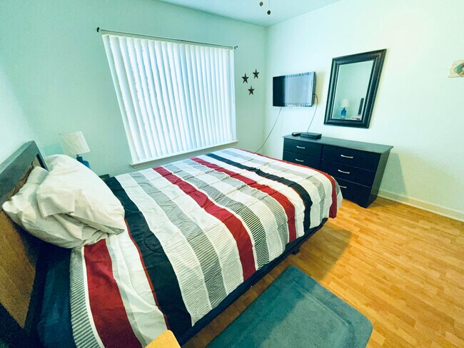 Building Photo - 1490 Harbor Dr