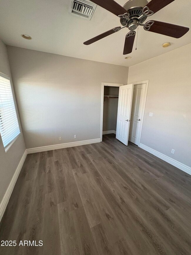 Building Photo - 545 E Willetta St