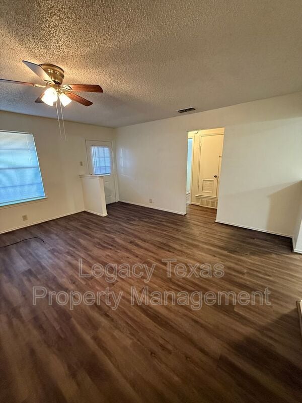 Building Photo - 1118 N Nolan River Rd