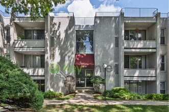 Building Photo - 456A River Road
