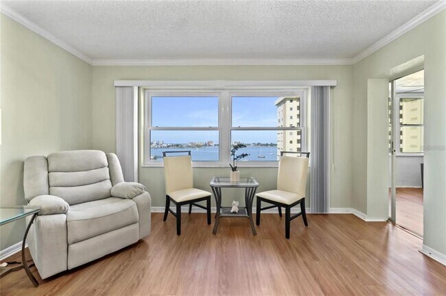 Building Photo - 4550 Cove Cir