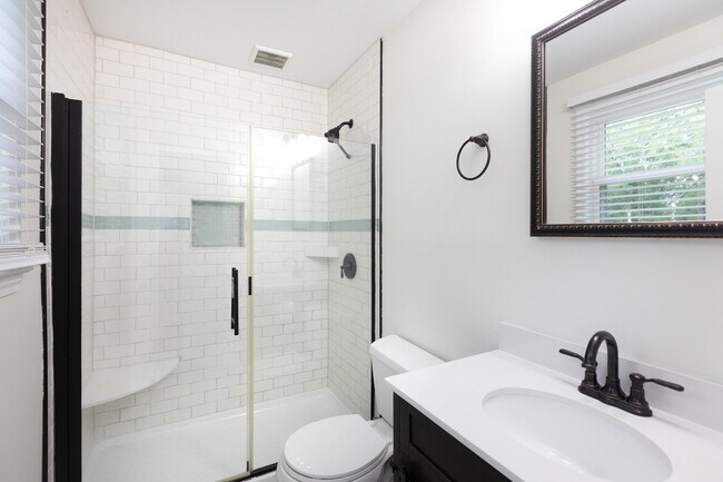 Building Photo - 5839 Wedgewood Dr