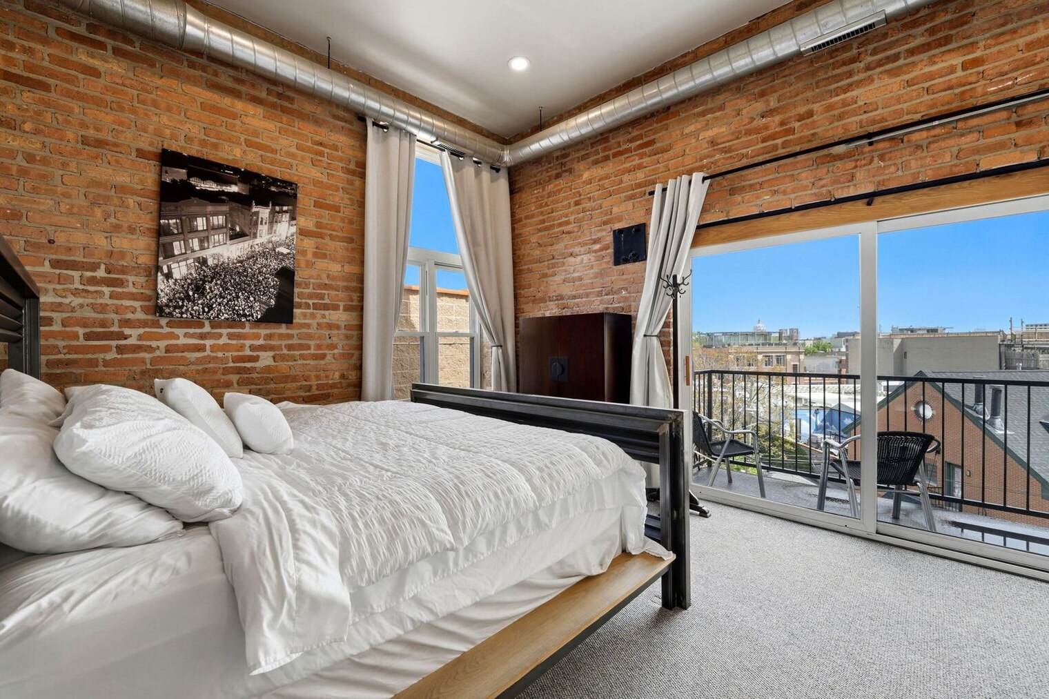 Building Photo - 1541 N Milwaukee Ave