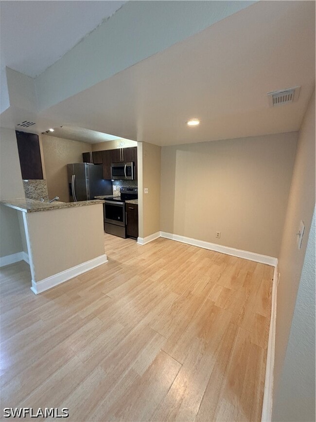 Building Photo - 190 Santa Clara Dr