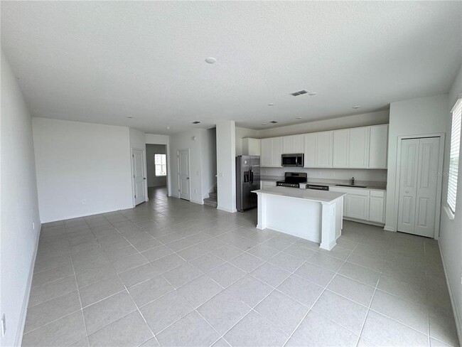 Building Photo - 2959 SAVIOR Ave