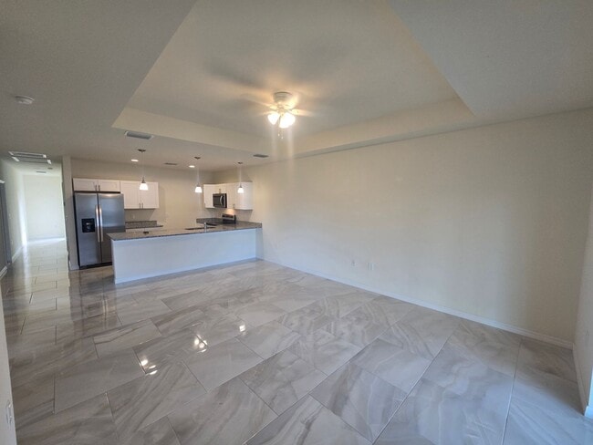 Building Photo - LARGE 3/2/1 -Duplex, prime Location-Lehigh Acres