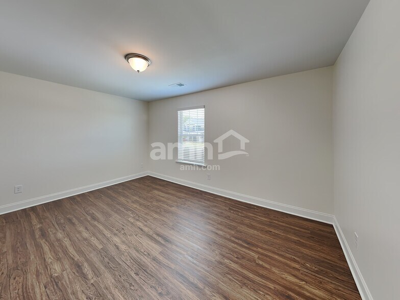 Building Photo - 109 Garrison Grv Ct