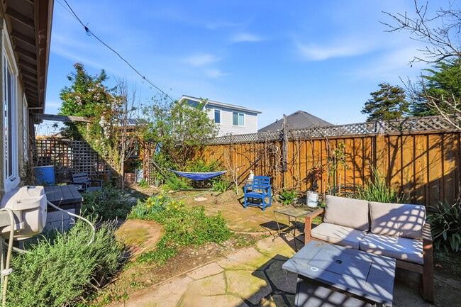 Building Photo - 820 Almar Ave