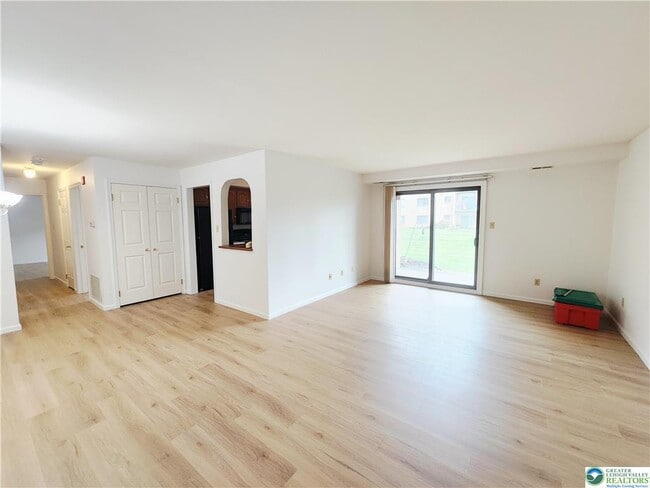 Building Photo - 4501 N Hedgerow Dr