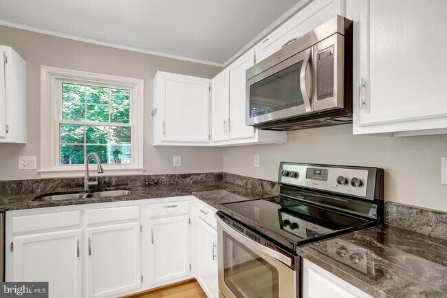 Building Photo - 7926 Pebble Brook Ct