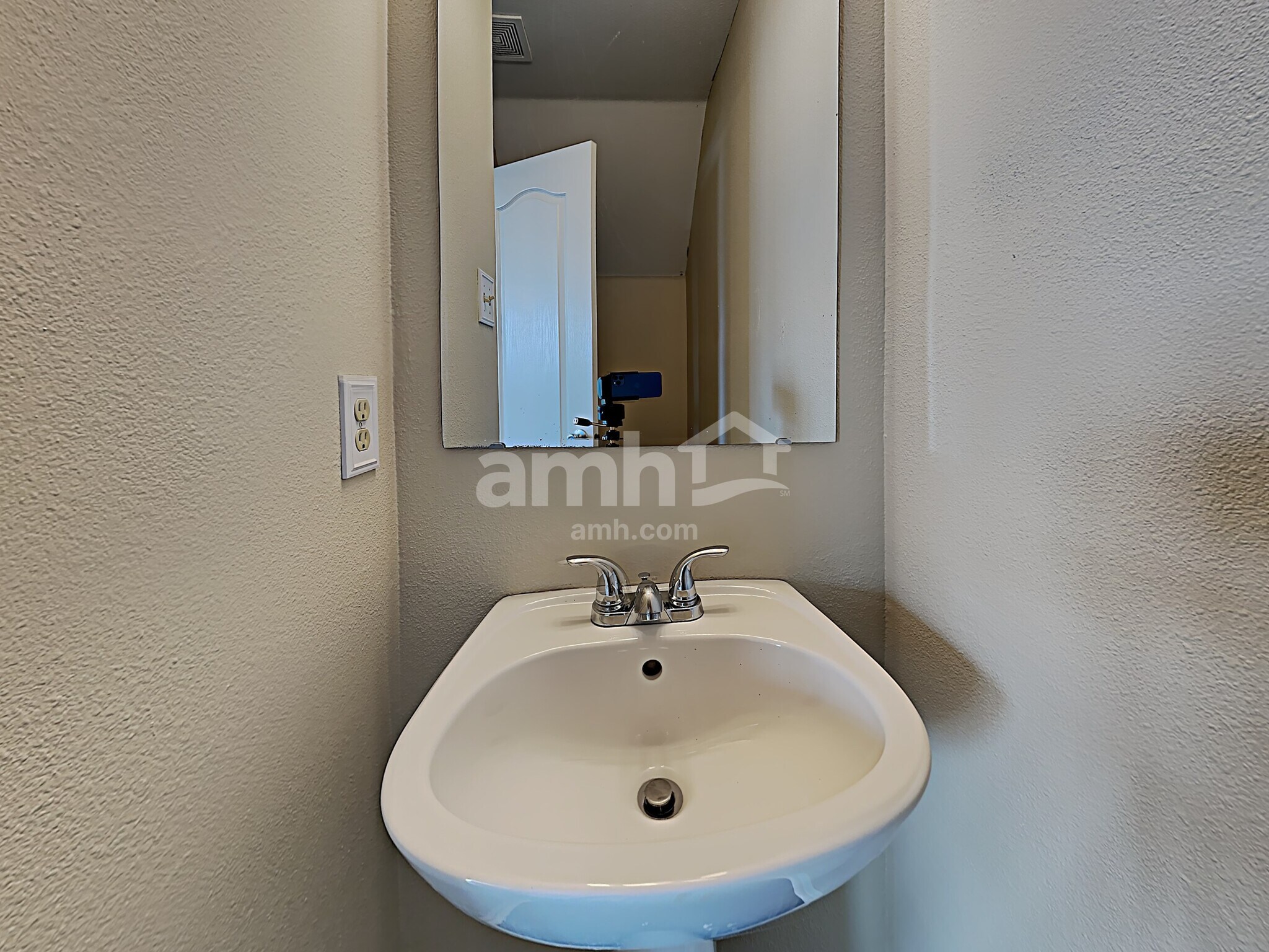 Building Photo - 10715 Inspiration Dr