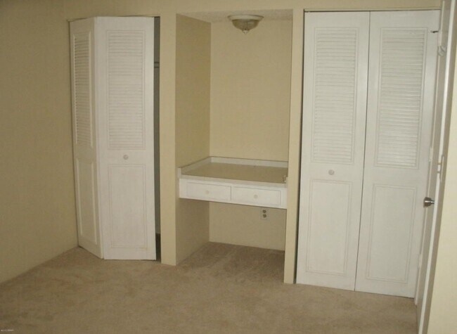 Building Photo - 55 Vining Ct