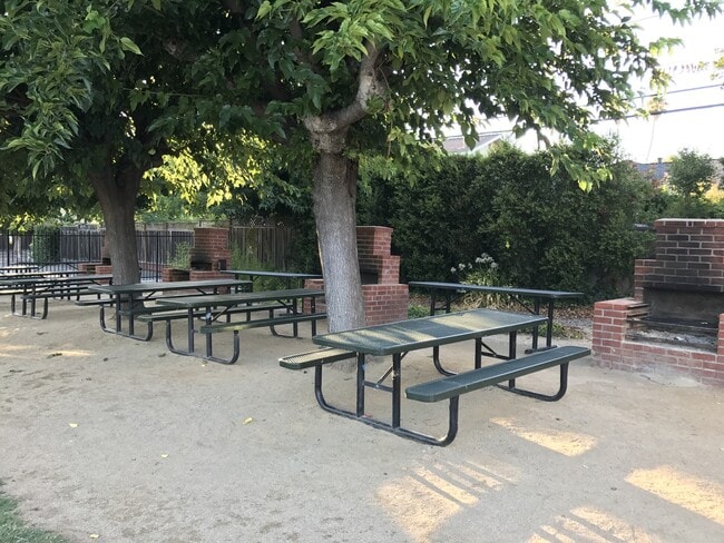 Building Photo - Belwood