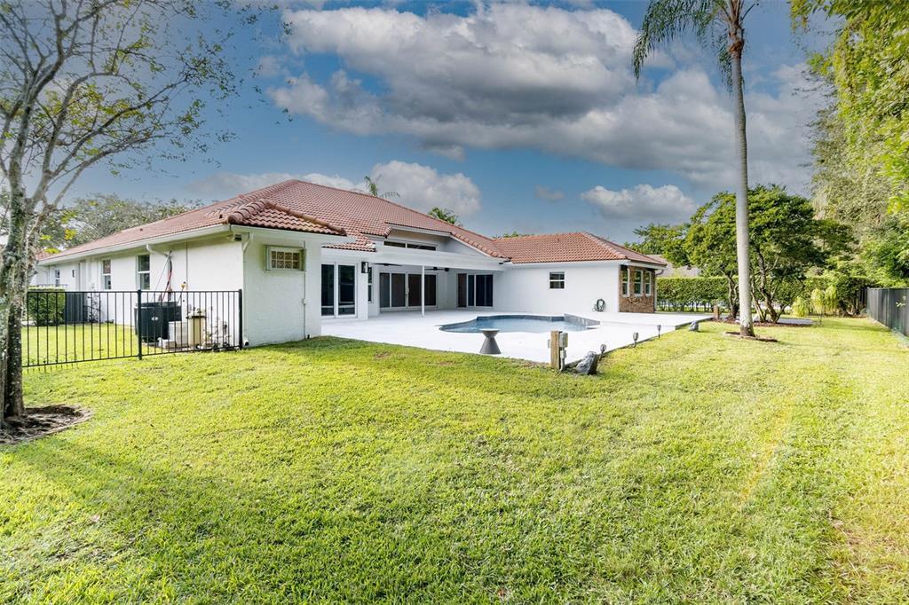 Building Photo - 1222 Manor Ct