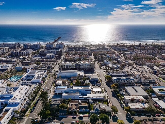 Building Photo - 411-13 N Ditmar St